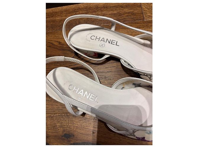 Chanel Ballerine Slingback in Vernice Bianca Ricamata Bianco Multicolore - vista 4