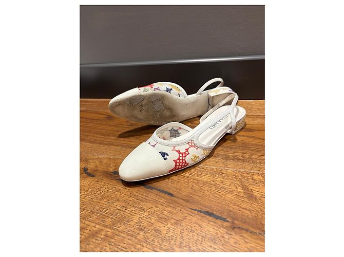 Chanel Ballerine Slingback in Vernice Bianca Ricamata Bianco Multicolore - vista 7