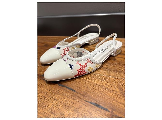 Chanel Ballerine Slingback in Vernice Bianca Ricamata Bianco Multicolore - vista 8