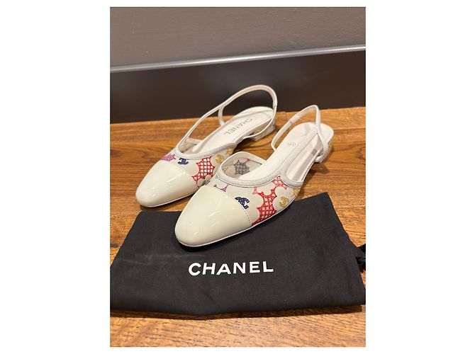 Chanel Ballerine Slingback in Vernice Bianca Ricamata Bianco Multicolore - vista 9