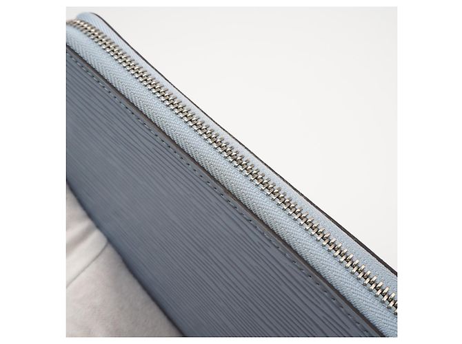 Cartera Louis Vuitton Epi Zippy en Blue Nuage Azul - vista 13