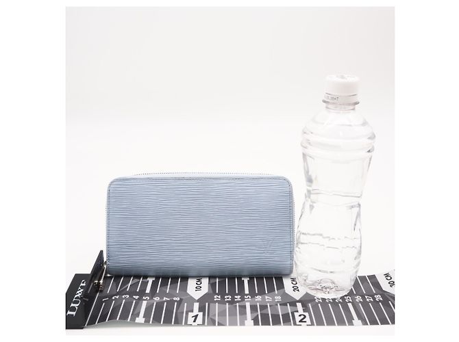 Cartera Louis Vuitton Epi Zippy en Blue Nuage Azul - vista 3