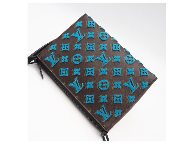 Sac bandoulière Louis Vuitton Monogram Tuffetage Triangle Marron Bleu Beige - vue 2
