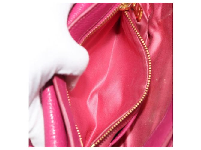 Borsa a Spalla Miu Miu in Pelle Rosa e Oro Auth 190333A D'oro - vista 24
