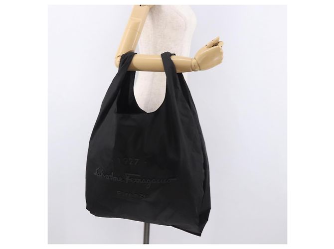 Borsa a mano Salvatore Ferragamo in nylon nero Auth ka5019A - vista 21