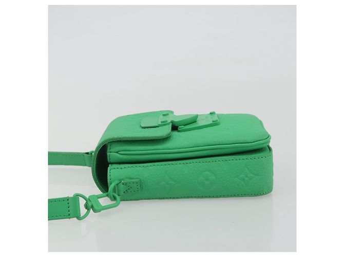 LOUIS VUITTON Lock Vertical Wearable Wallet M81525 Auth ka4987A Verde - vista 4