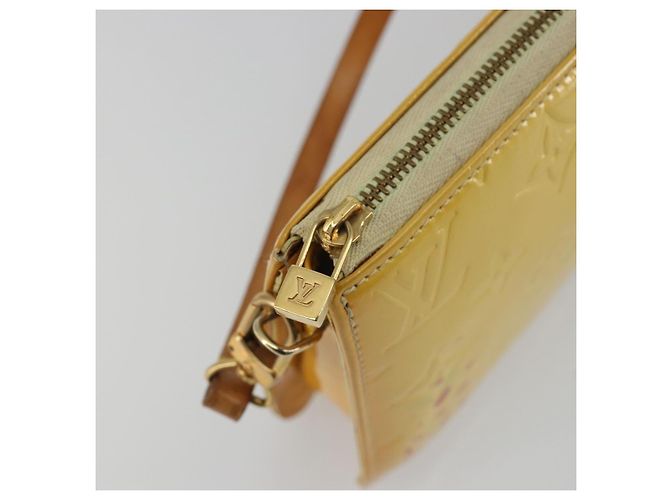 LOUIS VUITTON Monogram Vernis Lexington Pouch Lime Yellow M91058 LV Auth 189688 Dourado - vista 10