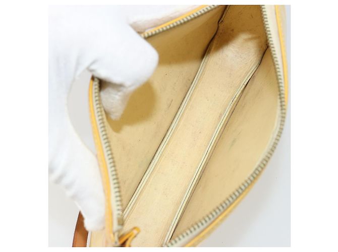 LOUIS VUITTON Monogram Vernis Lexington Pouch Lime Yellow M91058 LV Auth 189688 Dourado - vista 11