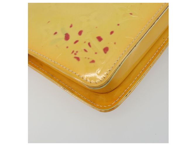LOUIS VUITTON Monogram Vernis Lexington Pouch Lime Yellow M91058 LV Auth 189688 Dourado - vista 15