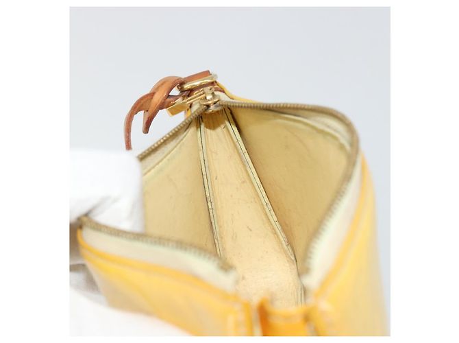 LOUIS VUITTON Monogram Vernis Lexington Pouch Lime Yellow M91058 LV Auth 189688 Dourado - vista 19