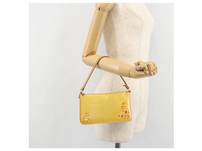 LOUIS VUITTON Monogram Vernis Lexington Pouch Lime Yellow M91058 LV Auth 189688 Dourado - vista 21