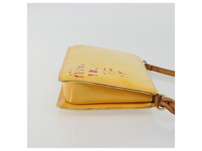 LOUIS VUITTON Monogram Vernis Lexington Pouch Lime Yellow M91058 LV Auth 189688 Dourado - vista 3