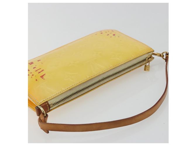 LOUIS VUITTON Monogram Vernis Lexington Pouch Lime Yellow M91058 LV Auth 189688 Dourado - vista 6