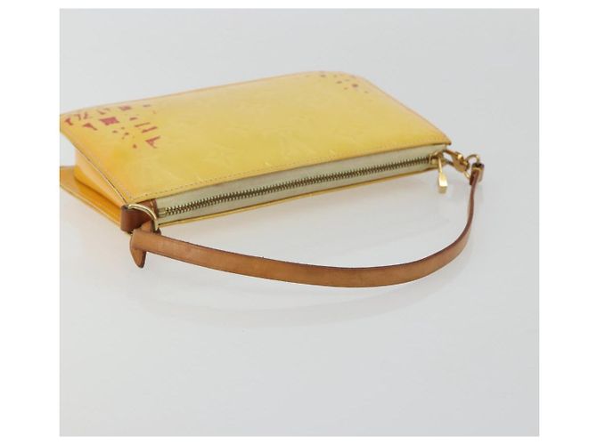 LOUIS VUITTON Monogram Vernis Lexington Pouch Lime Yellow M91058 LV Auth 189688 Dourado - vista 7