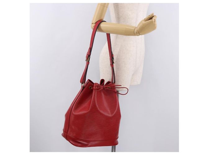 Borsa a tracolla LOUIS VUITTON Epi Noe Rosso M44007 LV Auth 189183V - vista 20