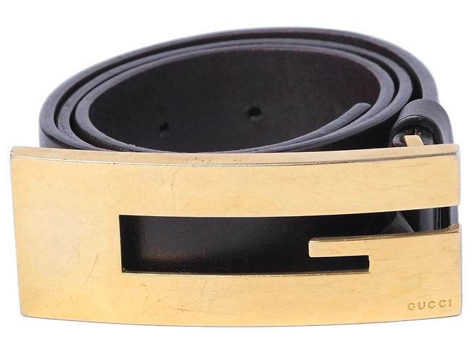 Cinto Gucci de couro preto com fivela G em tom dourado - vista 2