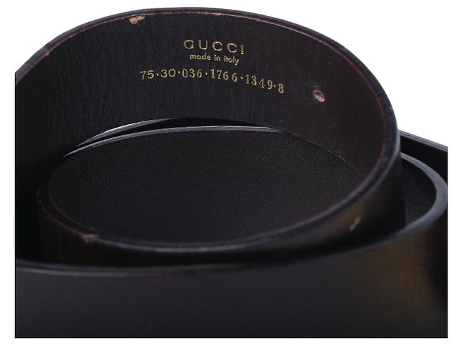 Cinto Gucci de couro preto com fivela G em tom dourado - vista 5