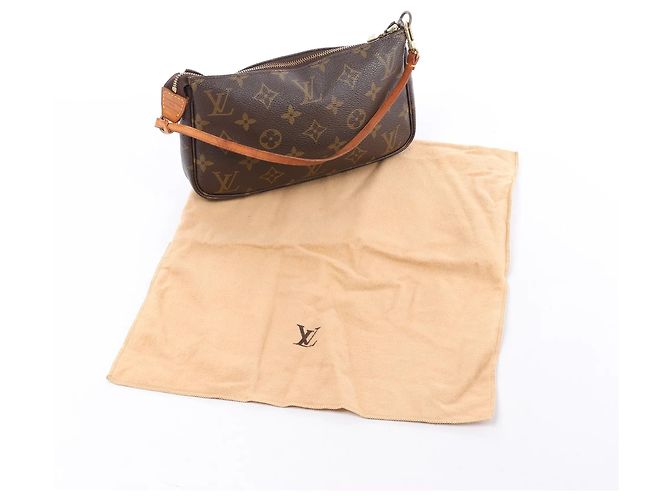 Borsa Louis Vuitton Pochette Accessoirios in tela Monogram marrone M51980 - vista 12