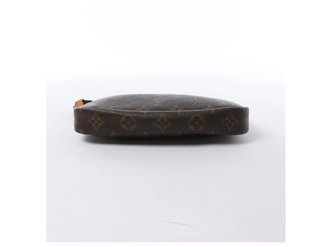 Borsa Louis Vuitton Pochette Accessoirios in tela Monogram marrone M51980 - vista 7