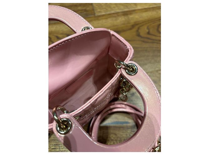 Dior Micro Borsa Lady Dior in Vernice Rosa - vista 11
