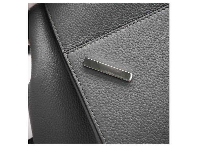 Borsa a mano Hammock in pelle di vitello Soft Grain Loewe Marrone - vista 13