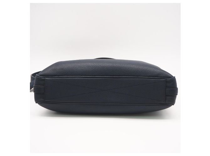Valigetta Louis Vuitton Taurillon Armand Blu navy - vista 6