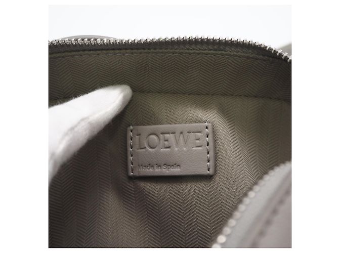 Borsa a tracolla in raso e pelle di vitello Anagram Loewe Marrone - vista 15