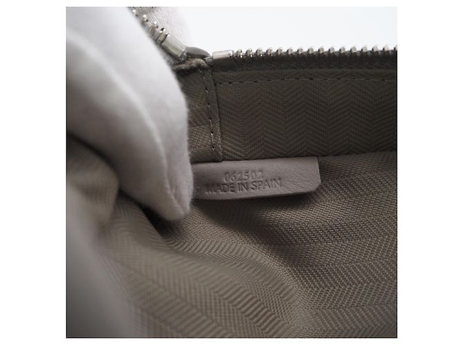 Borsa a tracolla in raso e pelle di vitello Anagram Loewe Marrone - vista 16