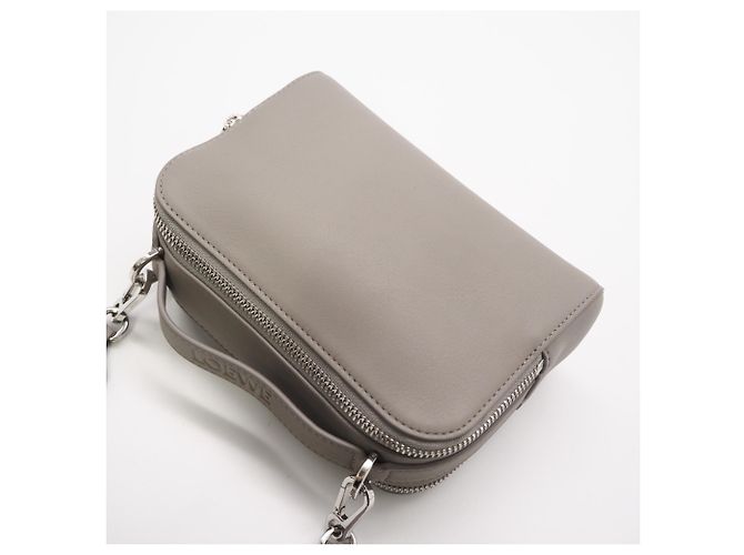 Borsa a tracolla in raso e pelle di vitello Anagram Loewe Marrone - vista 2