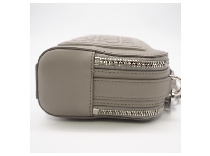 Borsa a tracolla in raso e pelle di vitello Anagram Loewe Marrone - vista 9