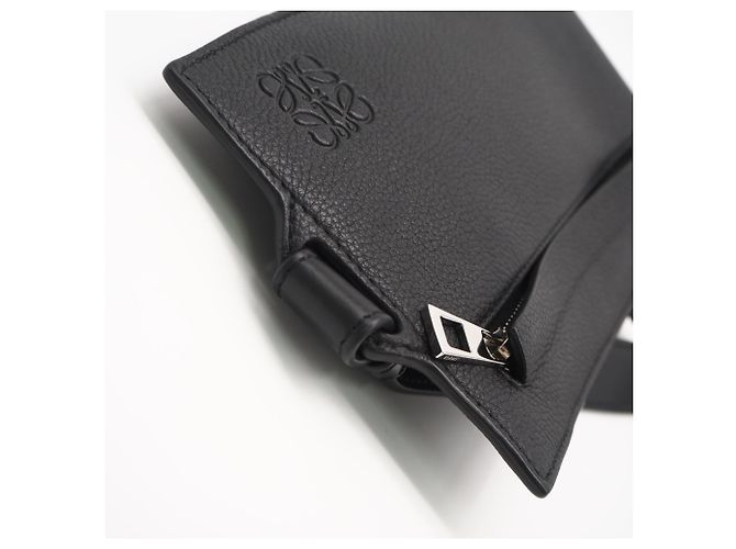 Borsa a tracolla verticale in pelle di vitello Soft Grain Loewe con tasca a T Nero - vista 10