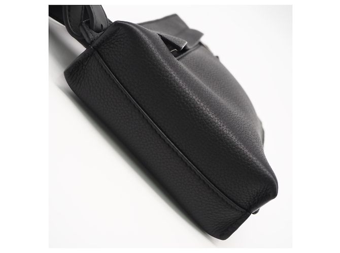Borsa a tracolla verticale in pelle di vitello Soft Grain Loewe con tasca a T Nero - vista 9