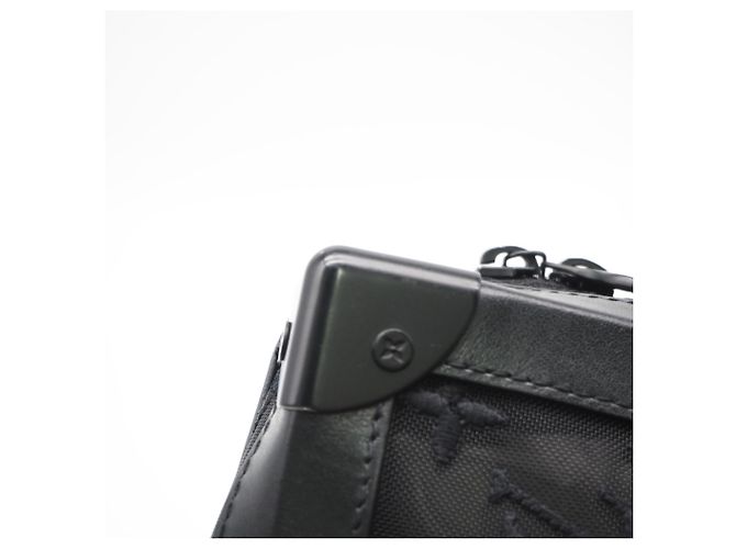 Borsa a tracolla Louis Vuitton See-through Soft Trunk Nero - vista 10