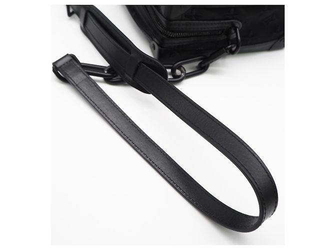 Borsa a tracolla Louis Vuitton See-through Soft Trunk Nero - vista 13
