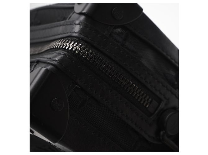 Borsa a tracolla Louis Vuitton See-through Soft Trunk Nero - vista 14