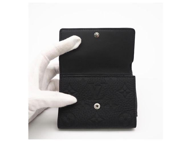 Louis Vuitton Taurillon Portefeuille Pilot Wallet Nero - vista 10