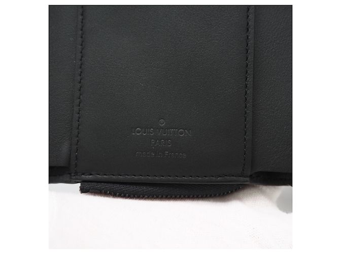 Louis Vuitton Taurillon Portefeuille Pilot Wallet Nero - vista 15