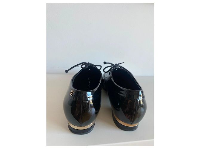 Scarpe Derby Chanel in Pelle Verniciata Nero - vista 4
