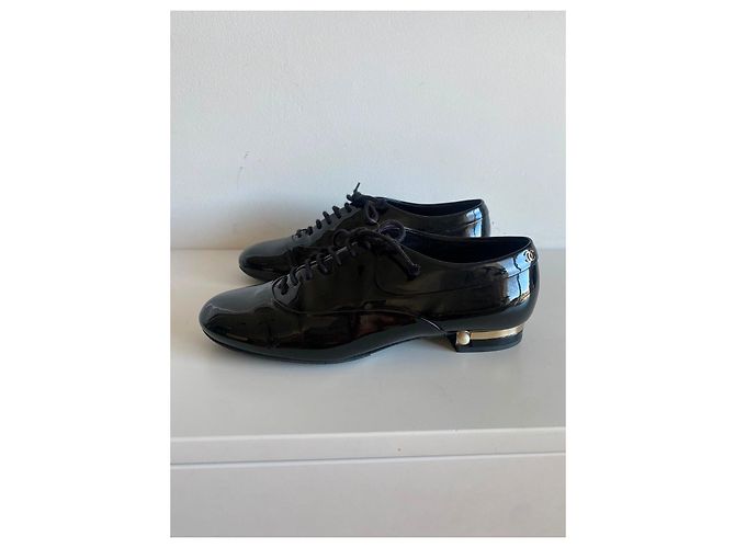 Scarpe Derby Chanel in Pelle Verniciata Nero - vista 9