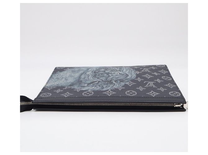 Clutch Louis Vuitton Monogram Savannah Pochette Voyage Nero Bianco Blu navy - vista 11