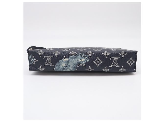 Clutch Louis Vuitton Monogram Savannah Pochette Voyage Nero Bianco Blu navy - vista 7