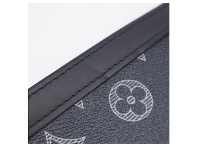Clutch Louis Vuitton Monogram Savannah Pochette Voyage Nero Bianco Blu navy - vista 8