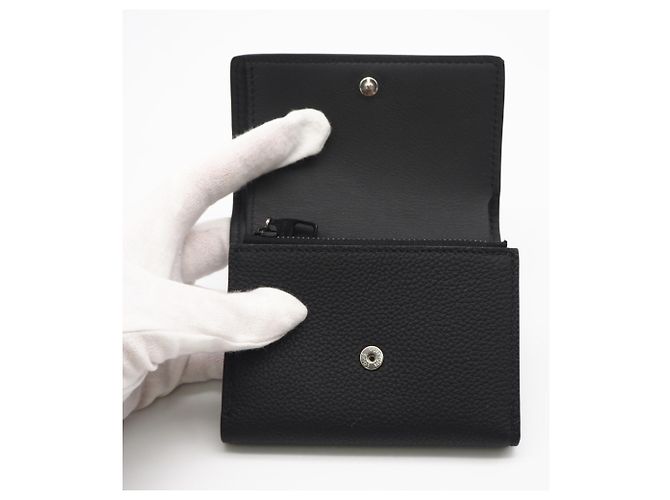 Louis Vuitton LV Aerogram Victor Wallet Black - view 10