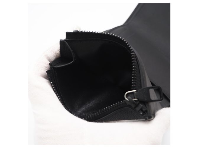 Louis Vuitton LV Aerogram Victor Wallet Black - view 13