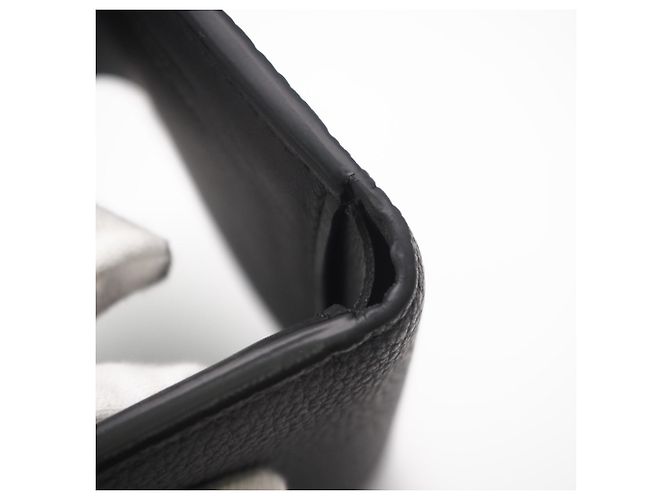 Louis Vuitton LV Aerogram Victor Wallet Black - view 15
