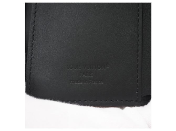 Louis Vuitton LV Aerogram Victor Wallet Black - view 17