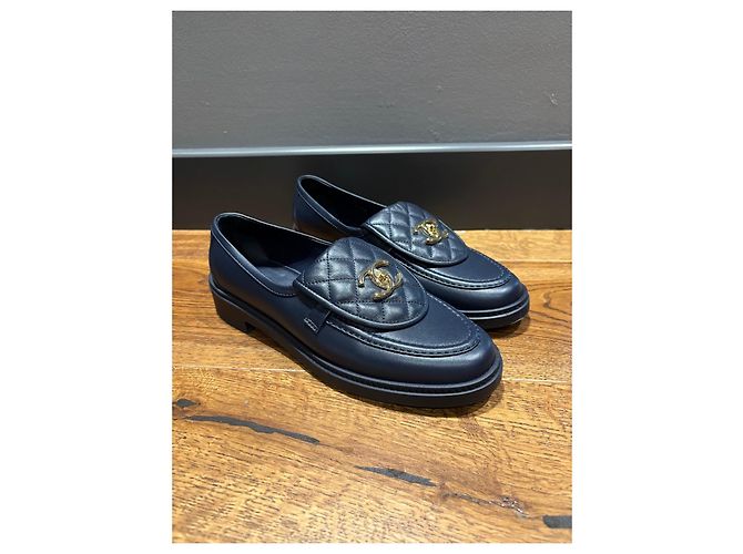 Chanel Mocassini in pelle trapuntata blu navy Blu scuro - vista 2