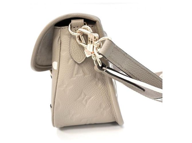 Borsa a Spalla Louis Vuitton Diane Bicolor Empreinte Beige Grigio Crudo - vista 4