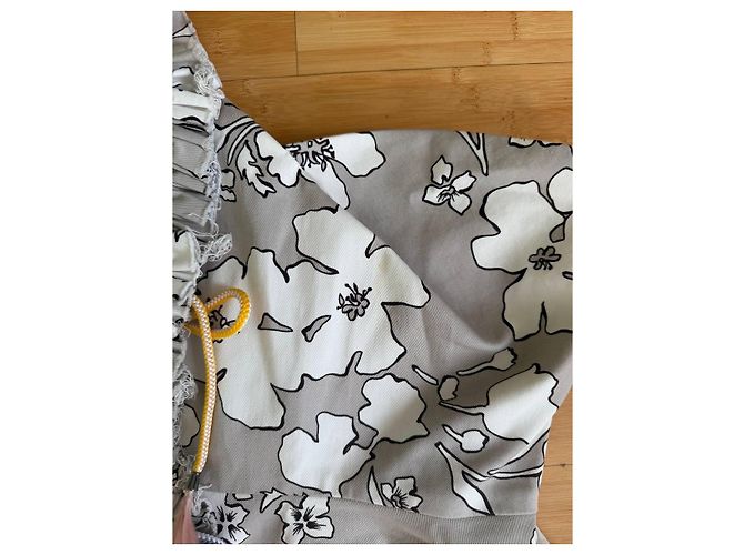 Autre Marque The Coat One-Shoulder-Top mit Blumenprint und Federn Weiß Mehrfarben Grau - Ansicht 11