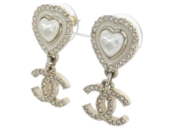 Orecchini a lobo Chanel ABD931 Bianco D'oro - vista 2